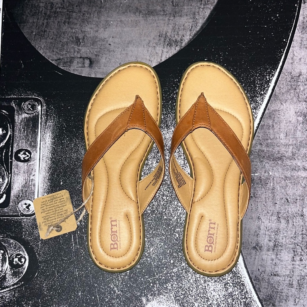 NWT Born Ciara Sandals - Picture 5 of 8